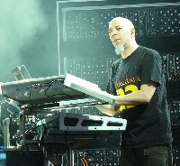 Jordan Rudess: около Dream Theater нещата са интензивни...
